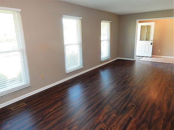 3rd image of 761 Liverpool Pl