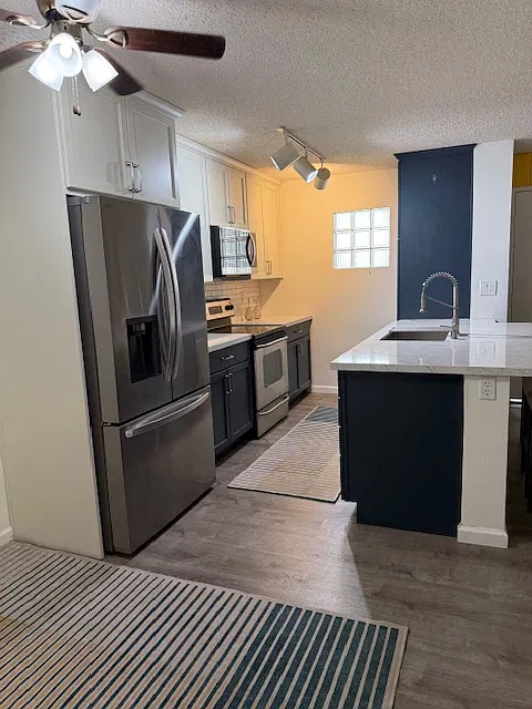 2 bed, 1.5 bath, 780 sqft, $2,800 — Photo 2