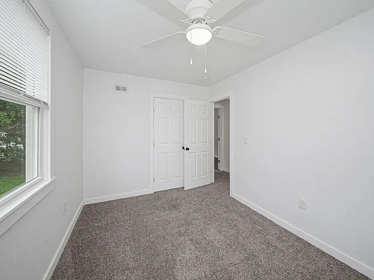 740 W 1st St — Photo 3