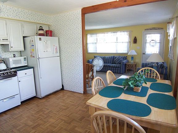 eat in kitchen