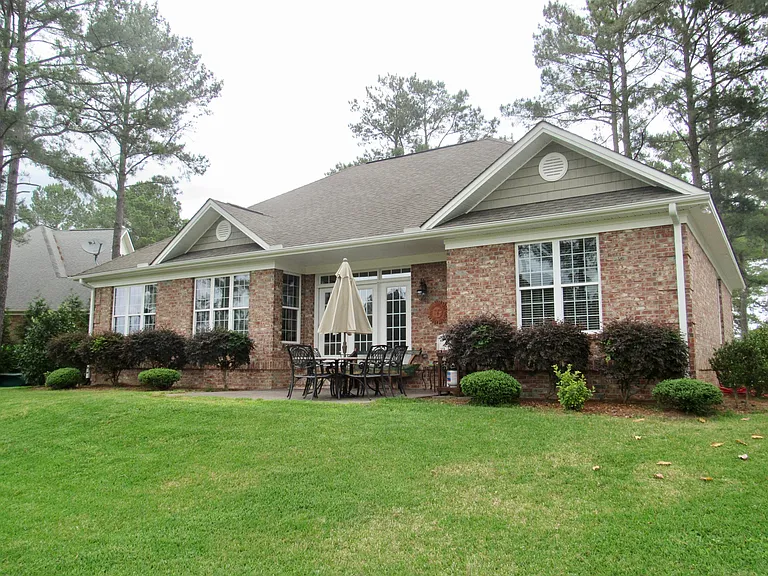 1271 Greenbriar Dr — Photo 5