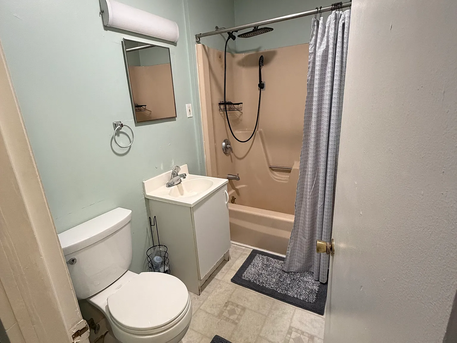 2 bed, 1000 sqft, $2,200 — Photo 4