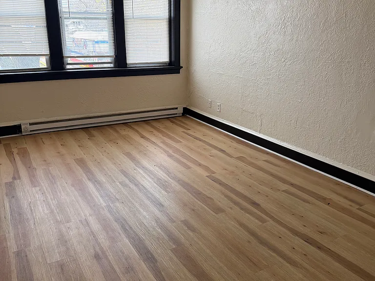 2613 W Capitol Dr #6 — Photo 2
