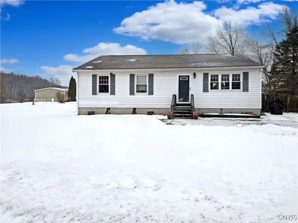 9246 Oakland Rd, Weedsport, NY 13166