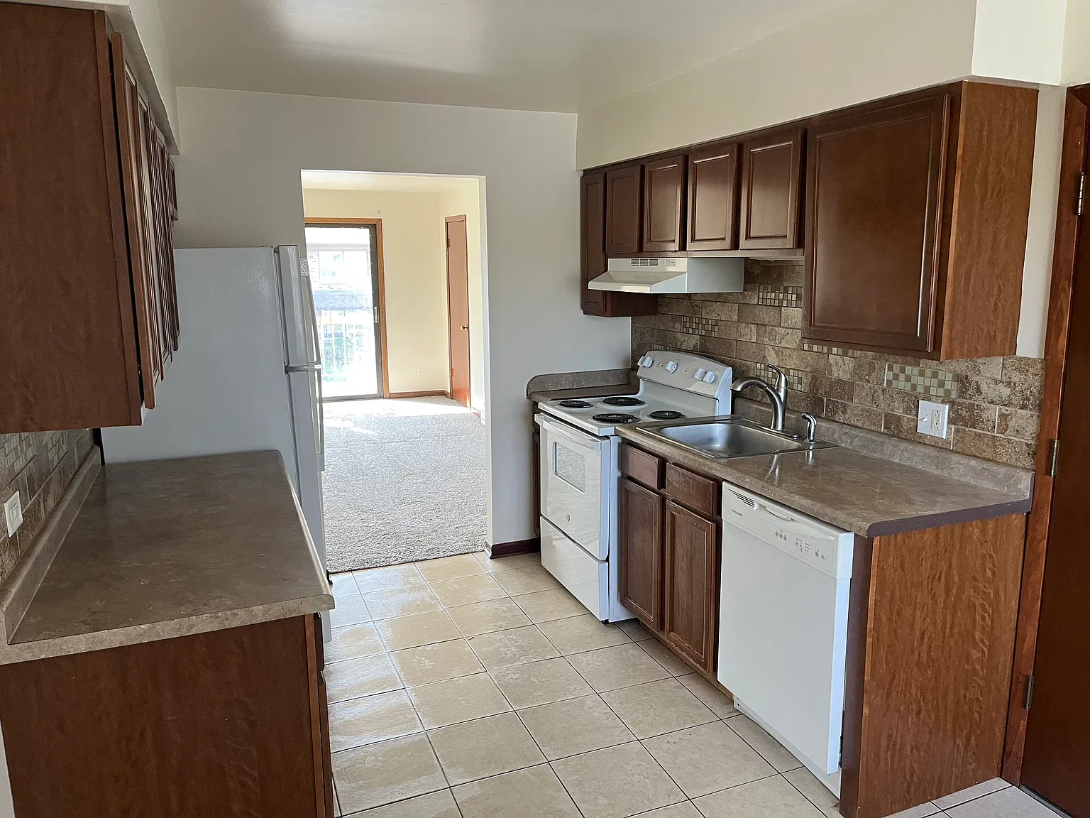 2 bed, 820 sqft, $1,380 — Photo 1