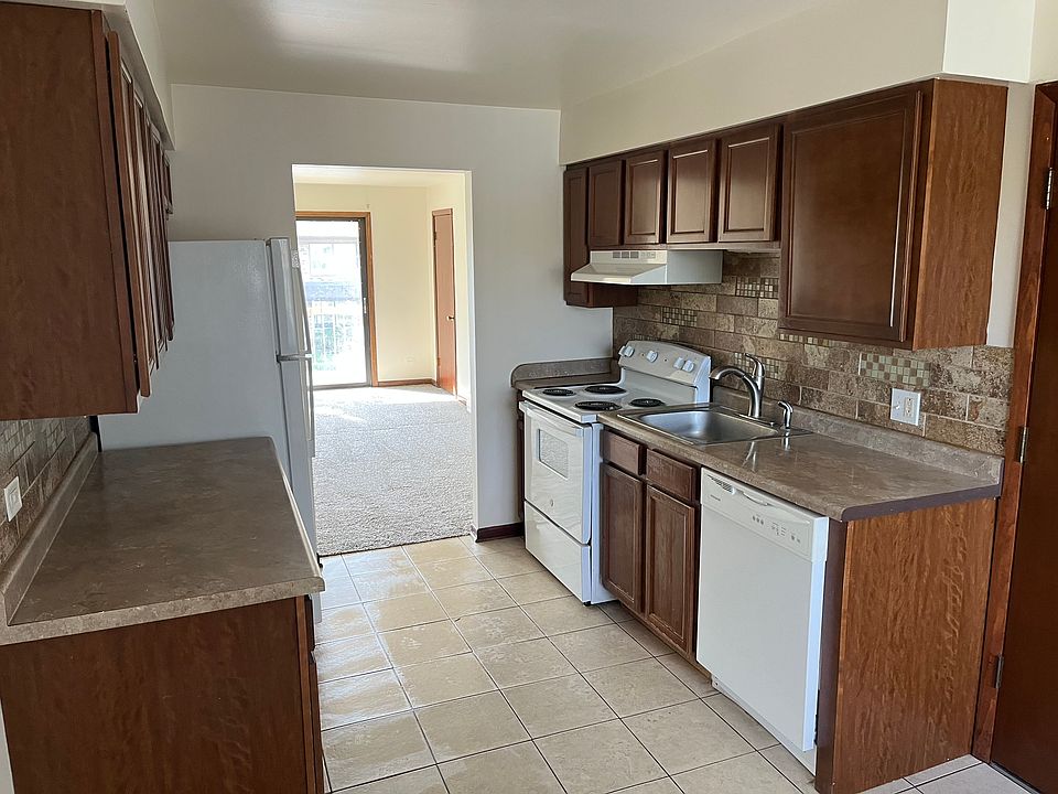 1st image of 17727 Escanaba Ave APT 2S