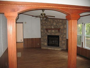 2nd image of 196 Hilton St
