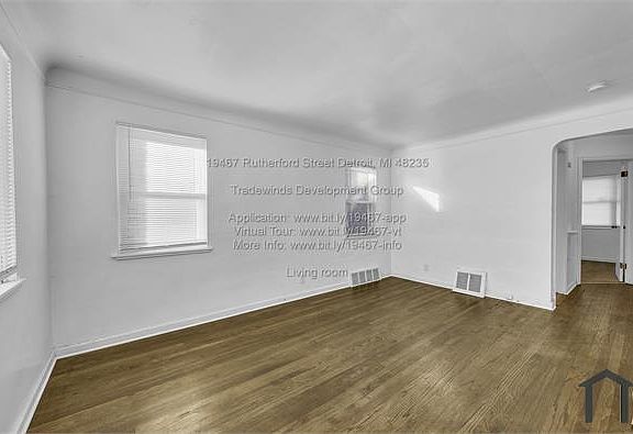 2nd image of 19467 Rutherford St