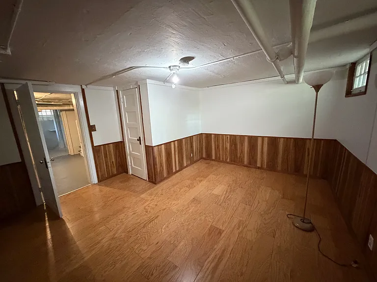 903 Newport St — Photo 36
