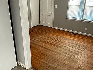 2nd image of 3107 Diana St