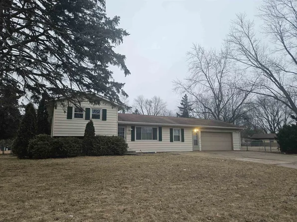 8405 Scott Ln, Machesney Park, IL 61115