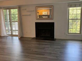 3904 Penderview Dr #302, Fairfax, VA 22033