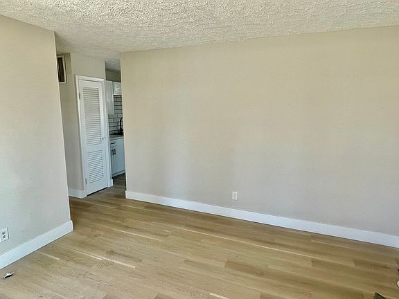 5th image of 1674 Wilton Dr