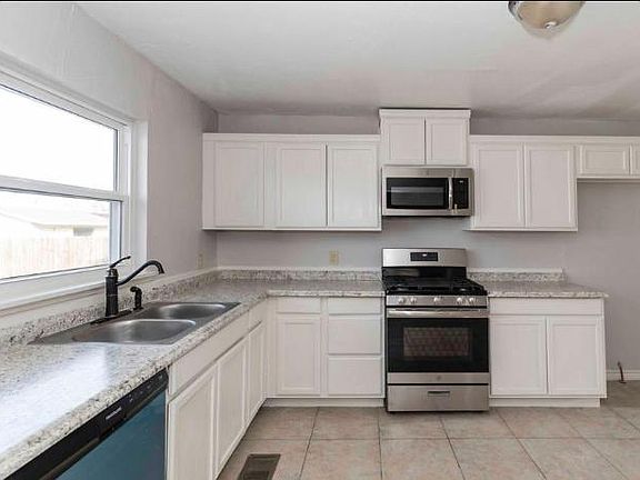 4th image of 4306 Andrews Ave