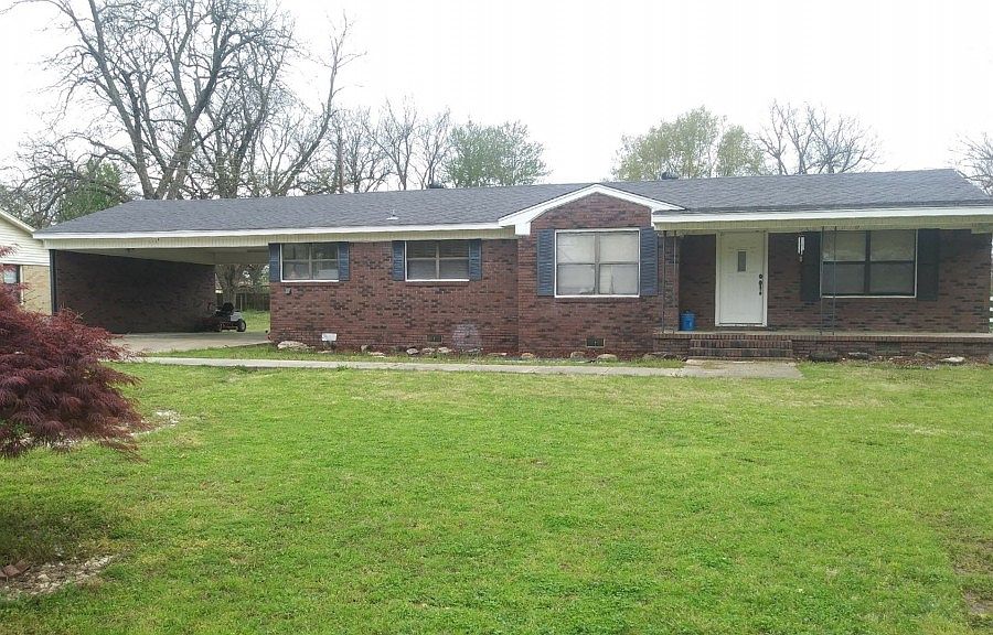 1st image of 115 E Wood Ave
