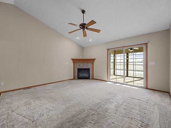 4th image of 175 E Tartan Dr