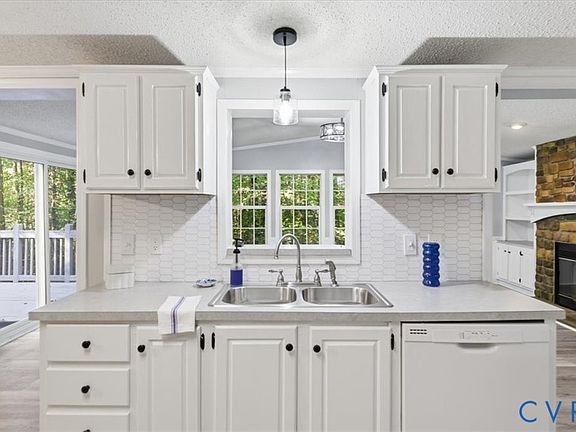 3rd image of 75 Claybank Rd