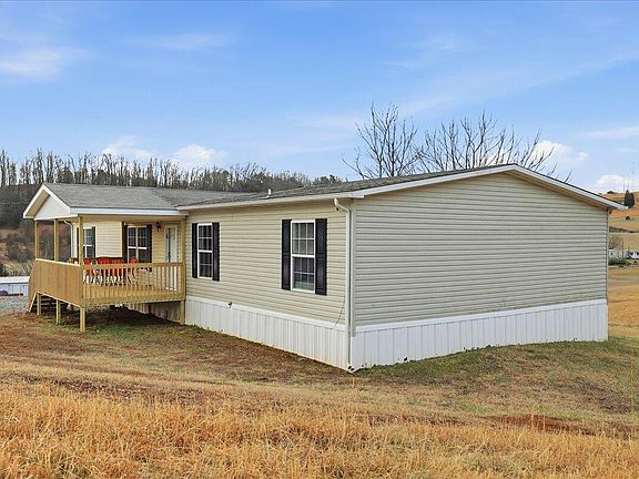 3rd image of 1021 Overhill Dr