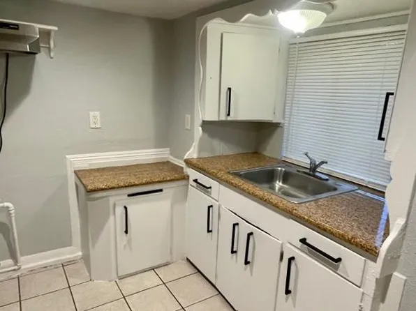 130 Highland Dr #A, Bakersfield, CA 93308