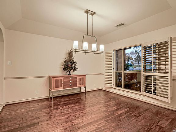 3rd image of 726 Mesa Ridge