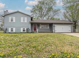 1621 Pin Oak Ct, Rose Hill, KS 67133