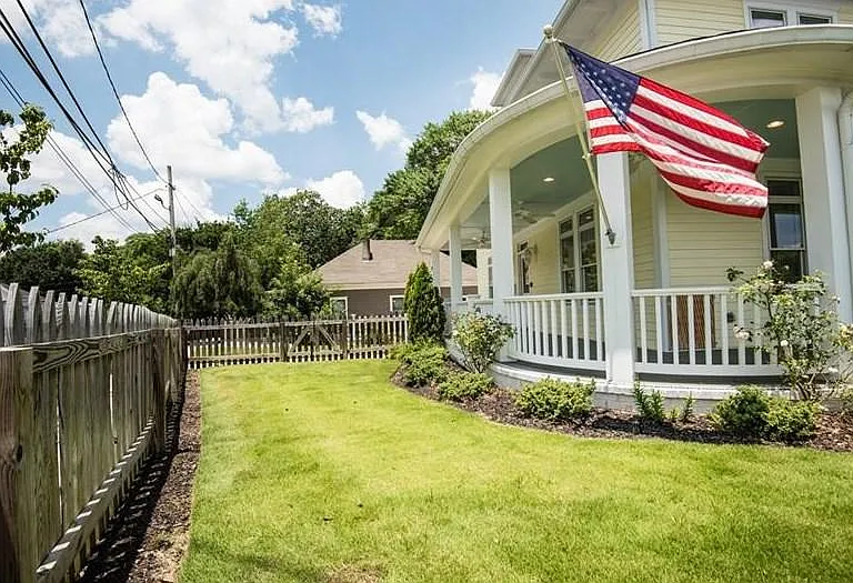 Yard maintained by the owner