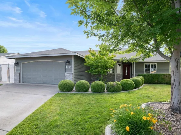 2704 Iris St, West Richland, WA 99353