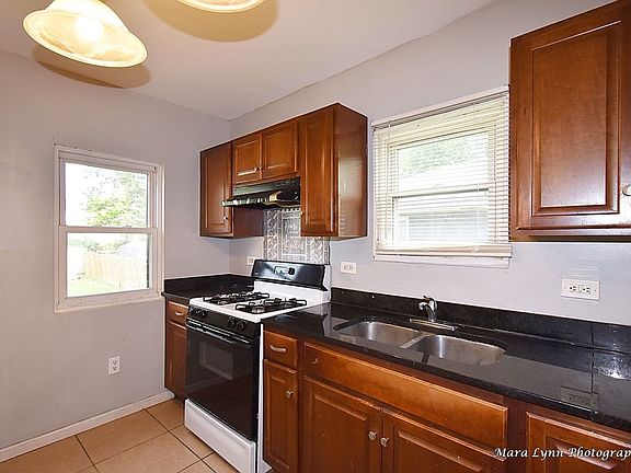 4th image of 745 Hammond Ave