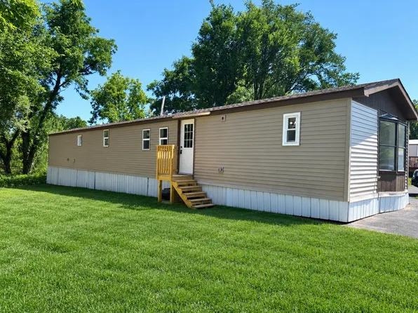 113 Highway 35 #20, Hazel Green, WI 53811
