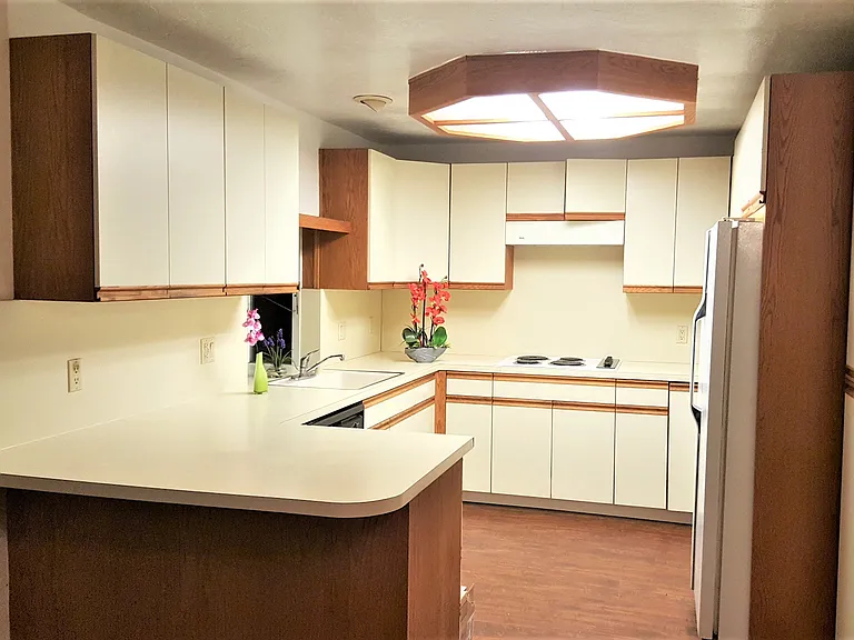 204 W Rosemary Ln — Photo 4