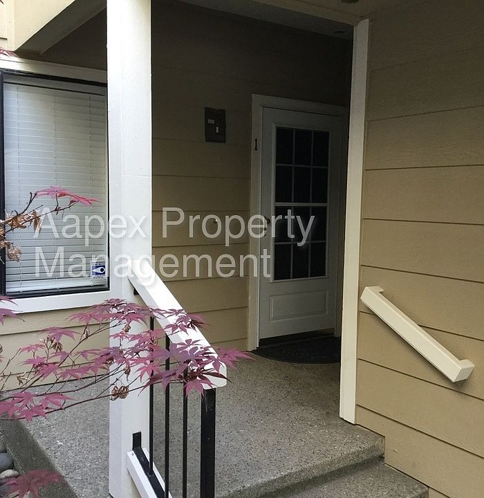 1st image of 2485 Saint Helena Dr APT 1