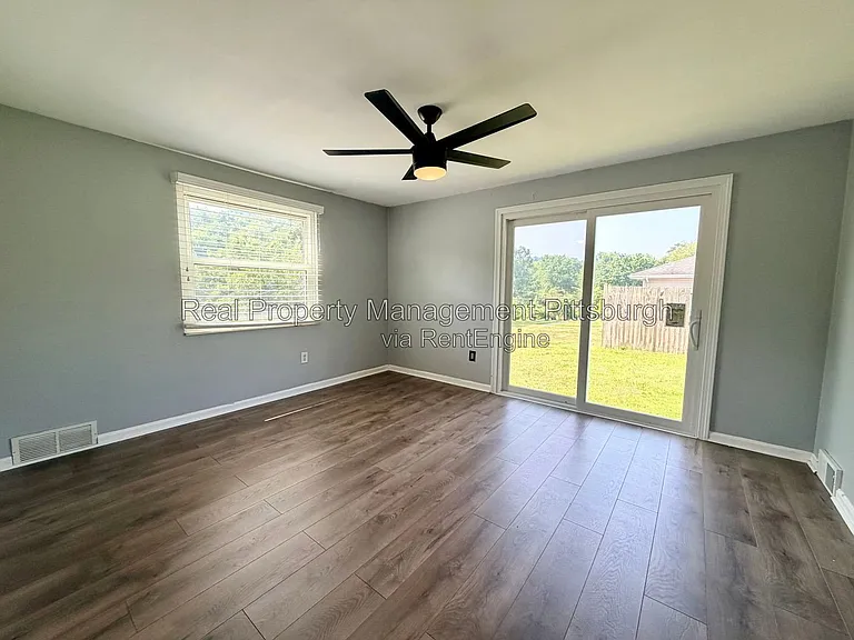 7802 Noblestown Rd — Photo 4