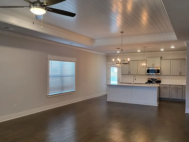 124 Keller Dr — Photo 3