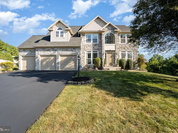 1225 Cranberry Ln W, York, PA 17402