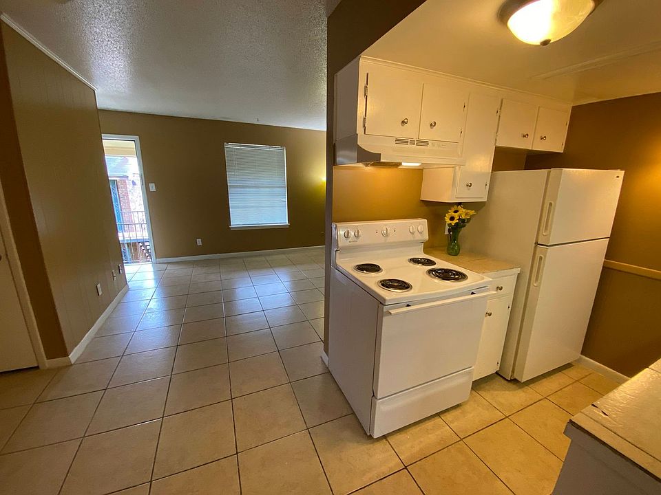 1st image of 619 Brookside Dr #15