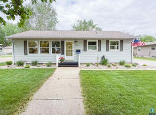 820 NE 5th St, Madison, SD 57042
