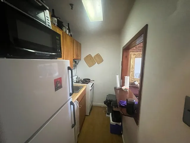 242 E 26th St #2 — Photo 4