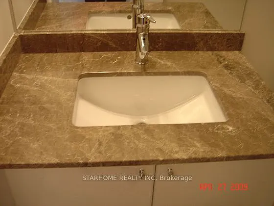 18 Harbour St #706 — Photo 3