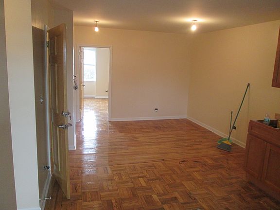 4th image of 235 Macdonough St #3