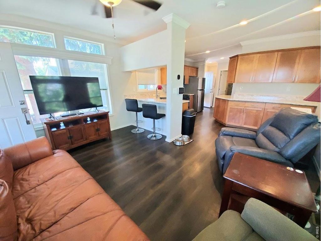 1601 N College Ave #5