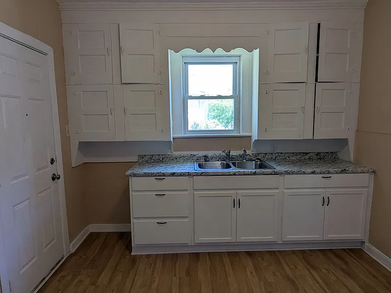 443 W Thornton St — Photo 12
