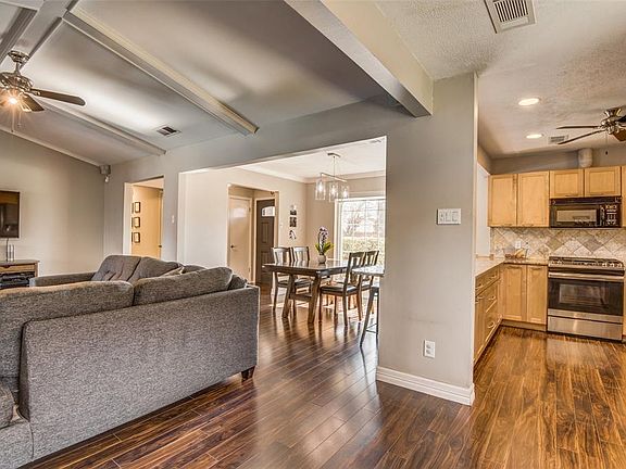 5th image of 2841 Maydelle Ln