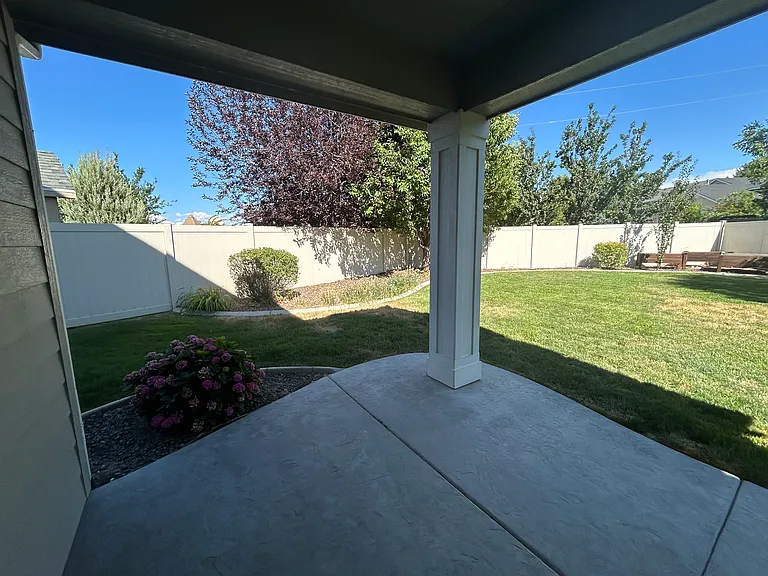 1725 E Bellalucca Ln — Photo 31