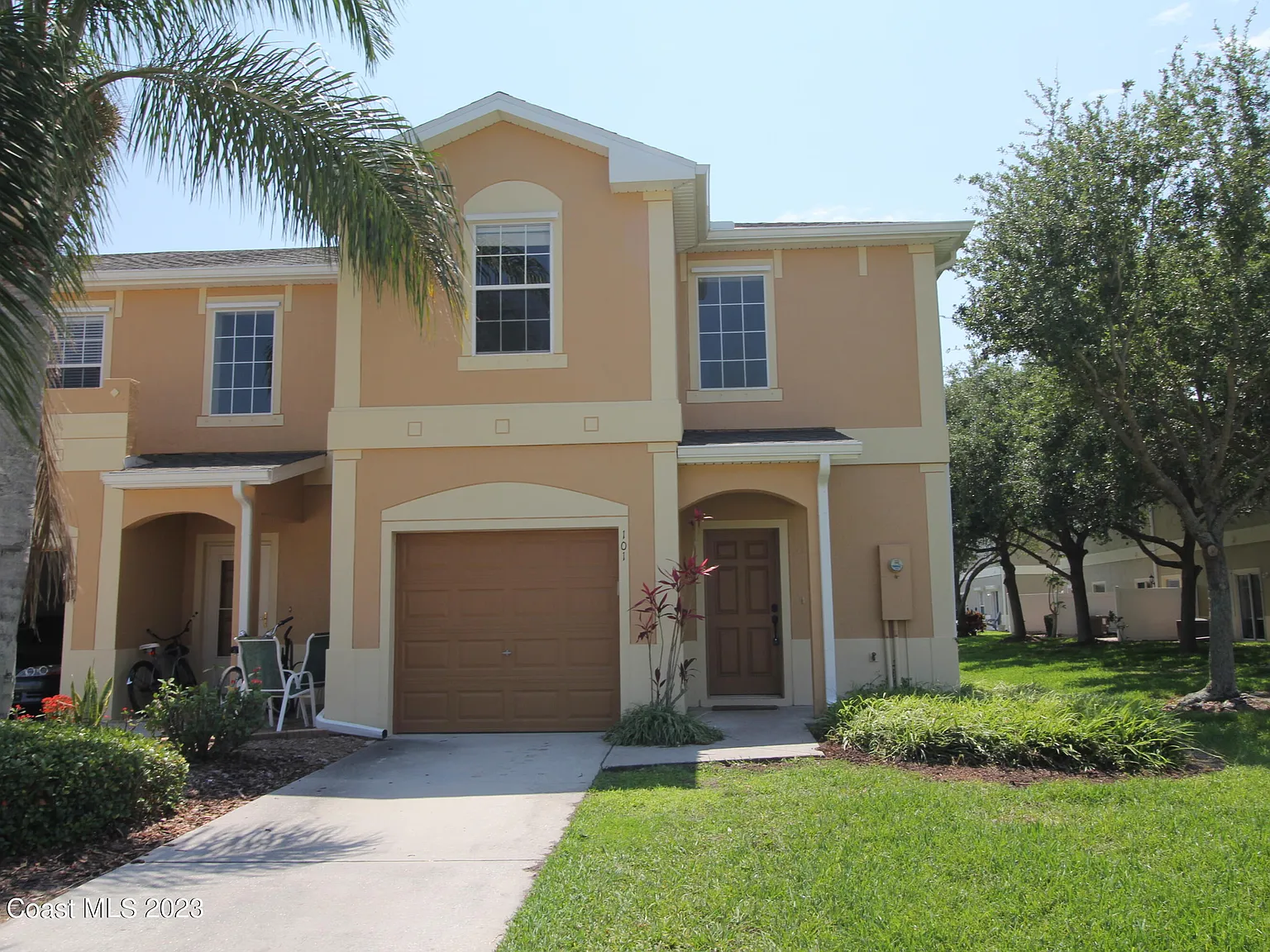 3 bed, 2.5 bath, 1692 sqft, $1,995 — Photo 1