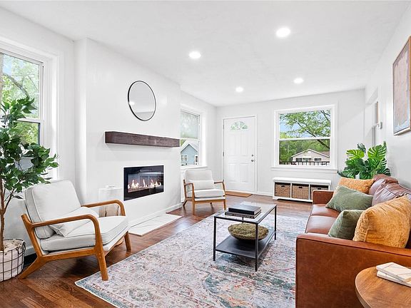 4th image of 2970 Gill Ave