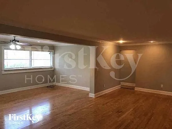 3 bed, 2.0 bath, 1883 sqft, $2,485 — Photo 3