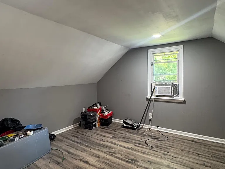 225 Giles Rd — Photo 16