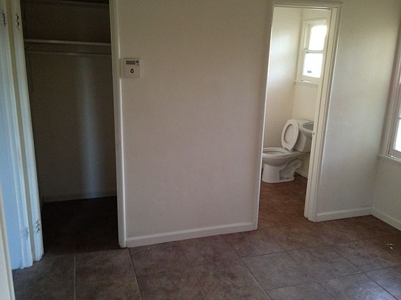 3rd image of 451 N Prairie Ave