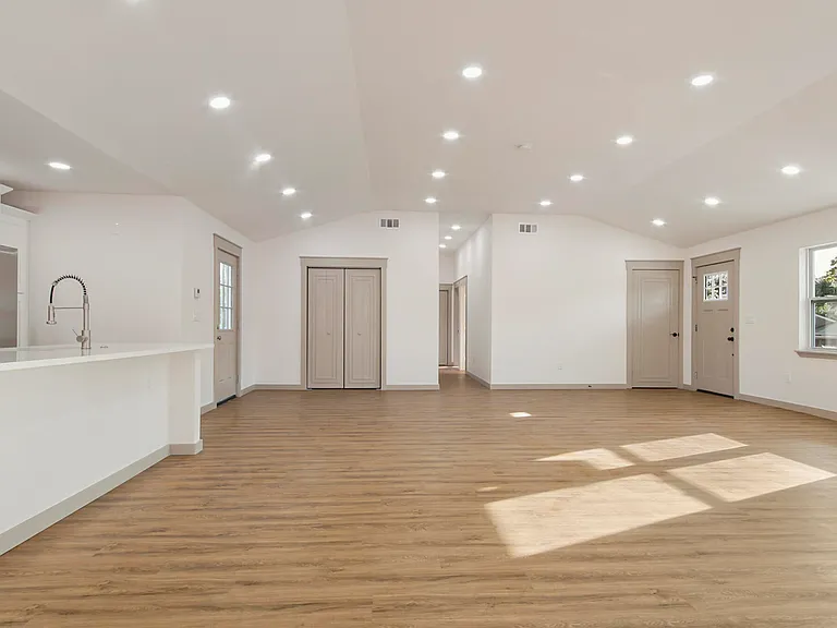 112 N Gayle Ave — Photo 8