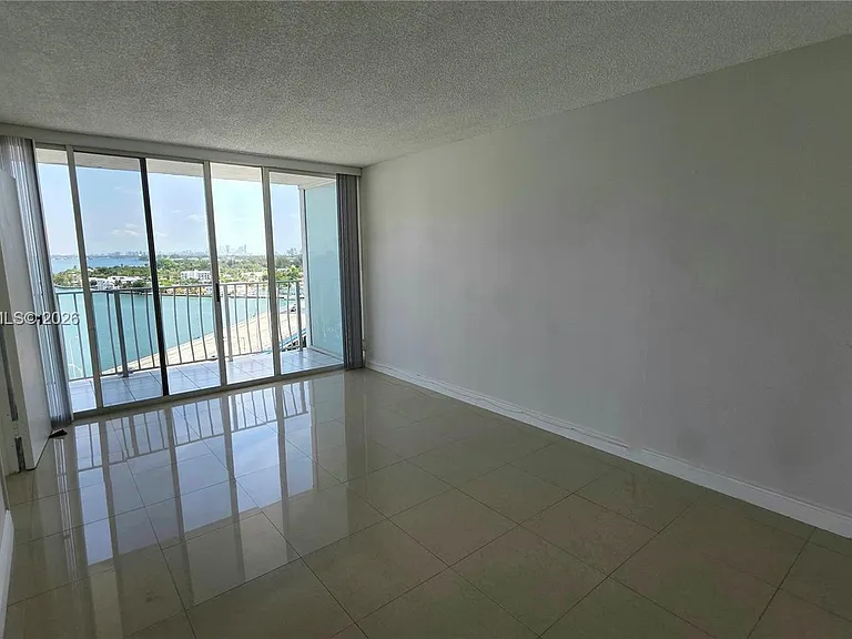7601 E Treasure Dr #1516 — Photo 25